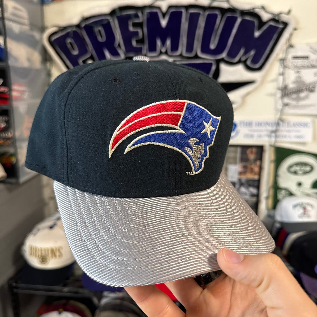 New England Patriots Black Plain Logo with Metallic Brim NFL Football Snapback