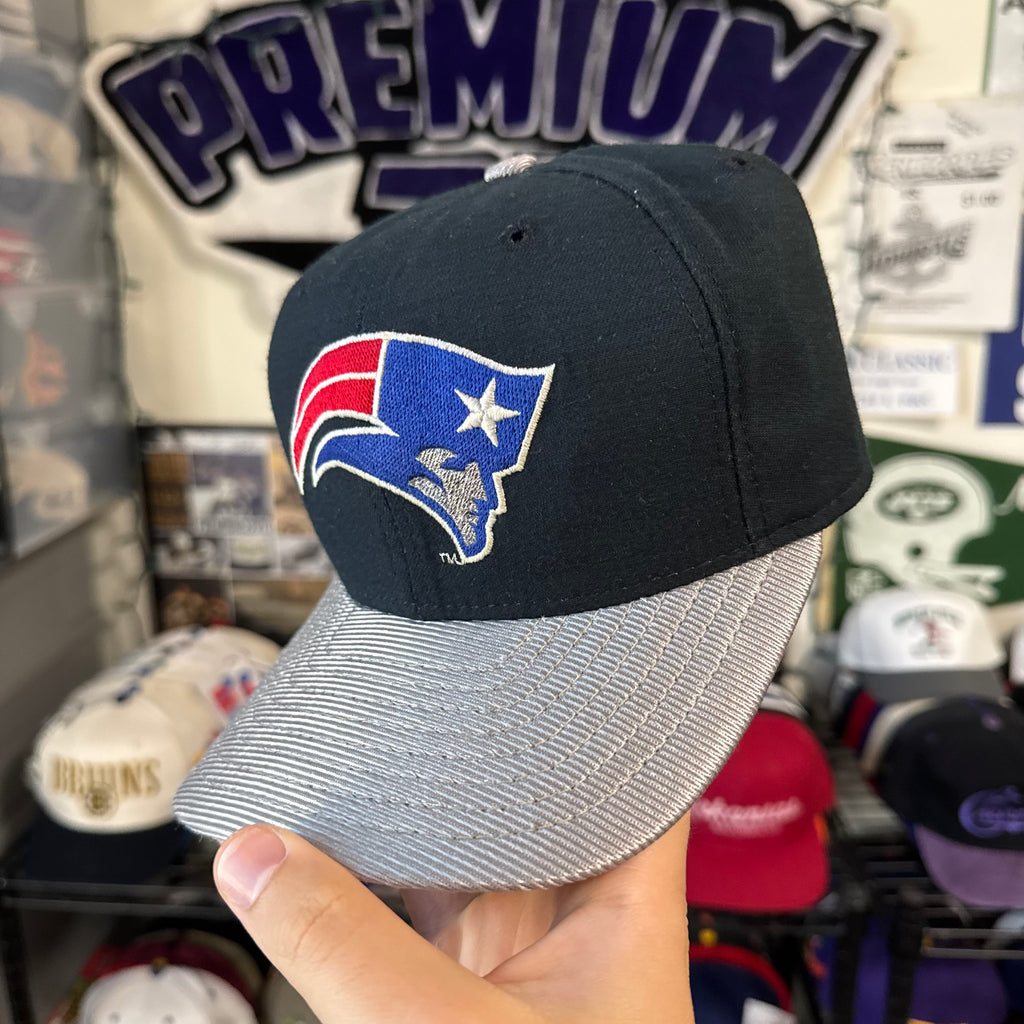 New England Patriots Black Plain Logo with Metallic Brim NFL Football Snapback
