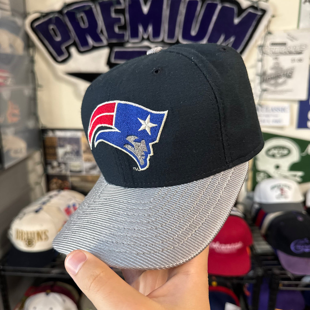 New England Patriots Black Plain Logo with Metallic Brim NFL Football Snapback