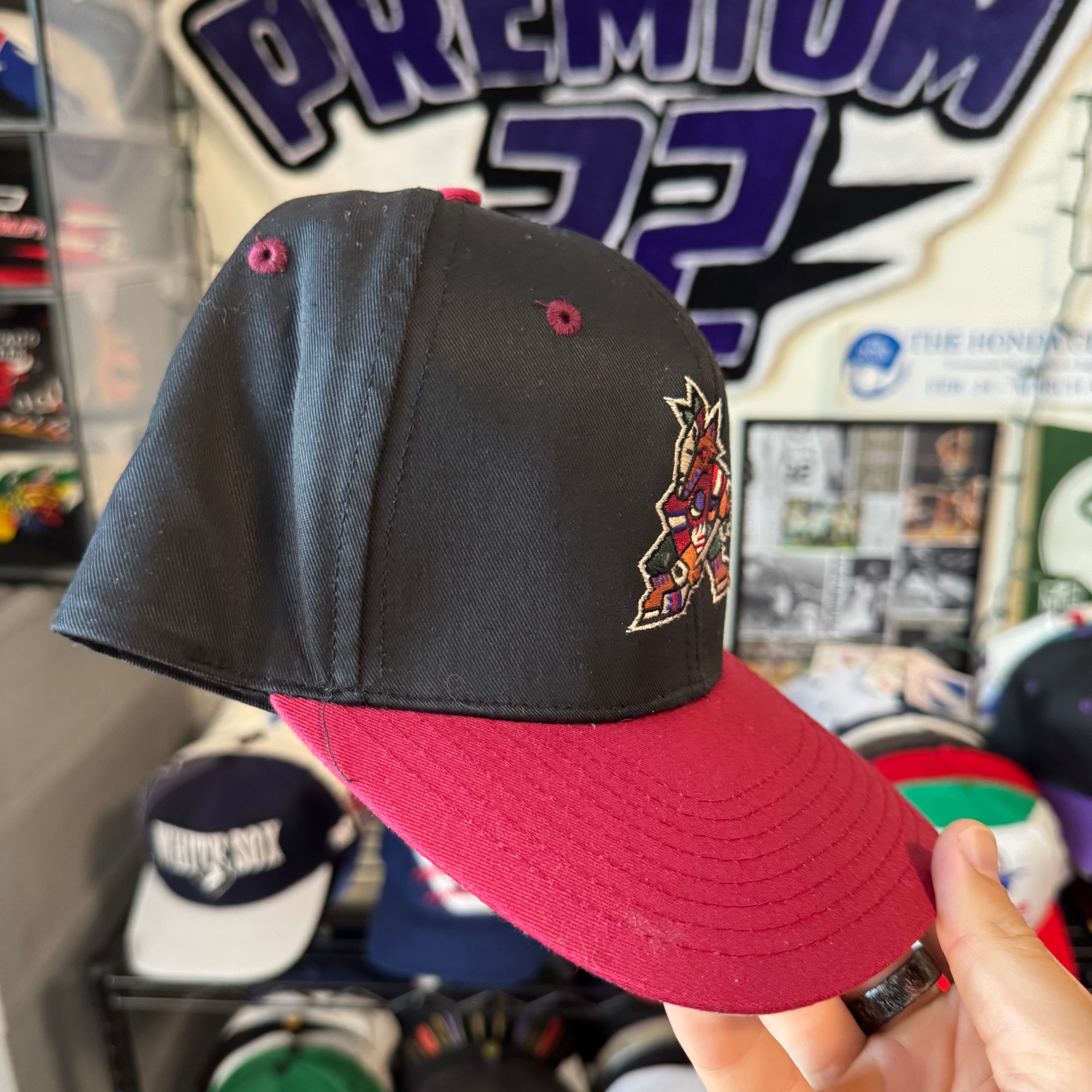 Arizona Coyotes Light-Up Plain Logo Logo 7 NHL Hockey Snapback