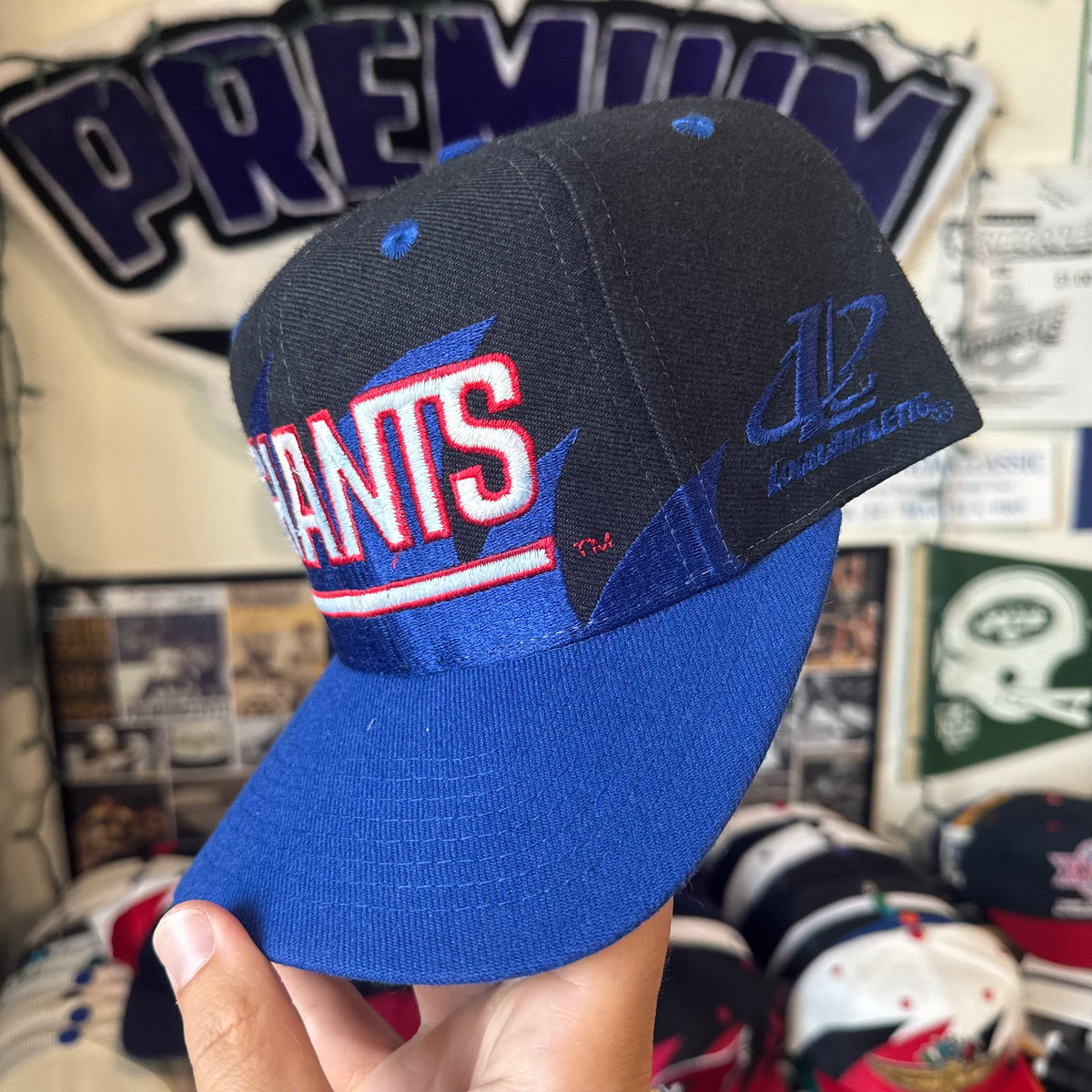 New York Giants Black Dome Logo Athletic Sharktooth NFL Football Snapback