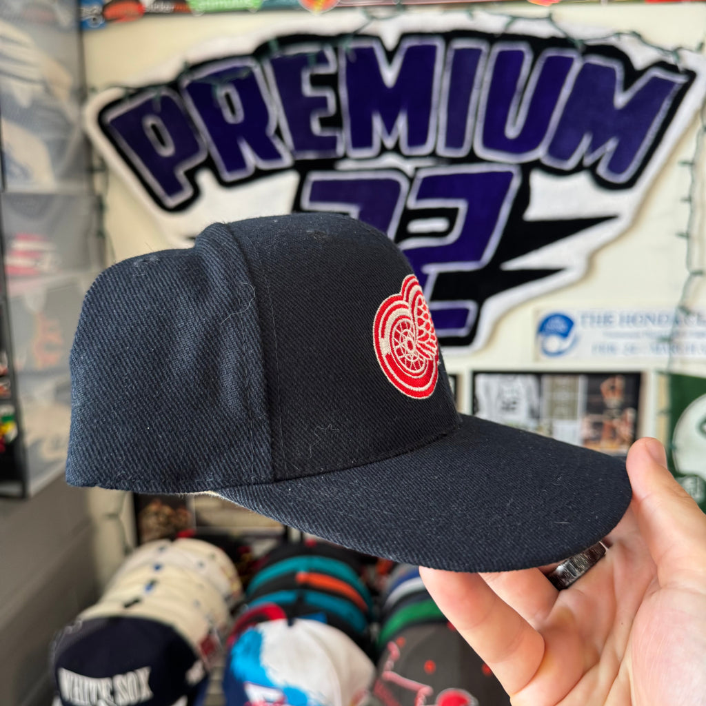 Detroit Redwings Sports Specialties Black Dome Plain Logo NHL Hockey Snapback *small fit*