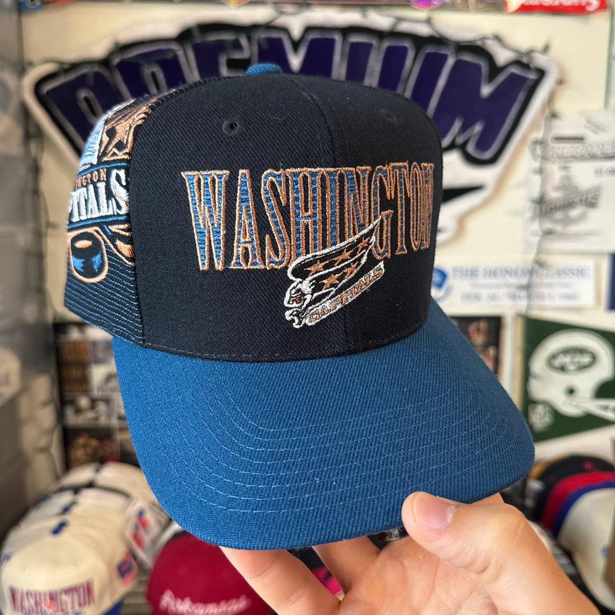 Washington Capitals Sports Specialties Black Dome Laser NHL Hockey SnapBack