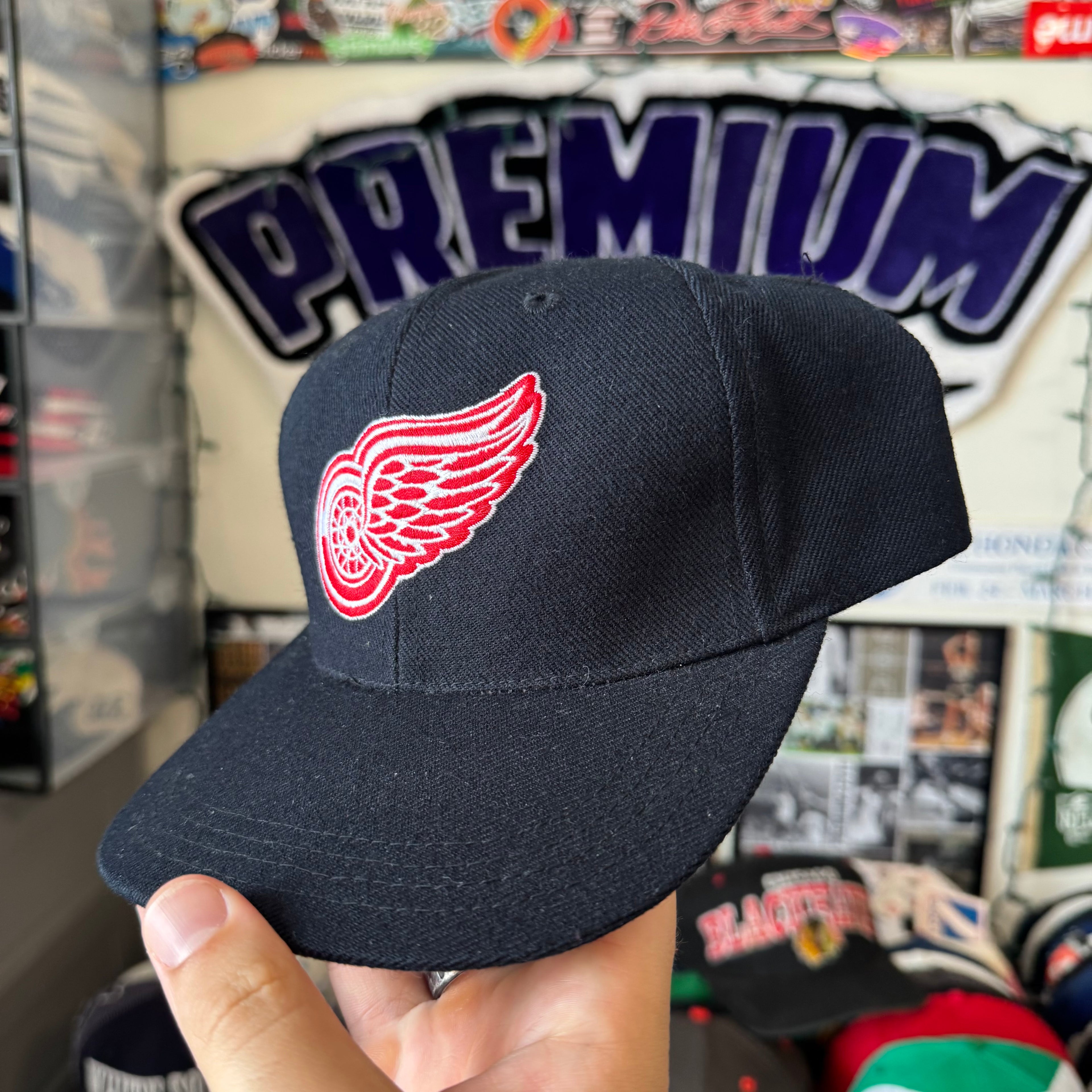 Detroit Redwings Sports Specialties Black Dome Plain Logo NHL Hockey Snapback *small fit*
