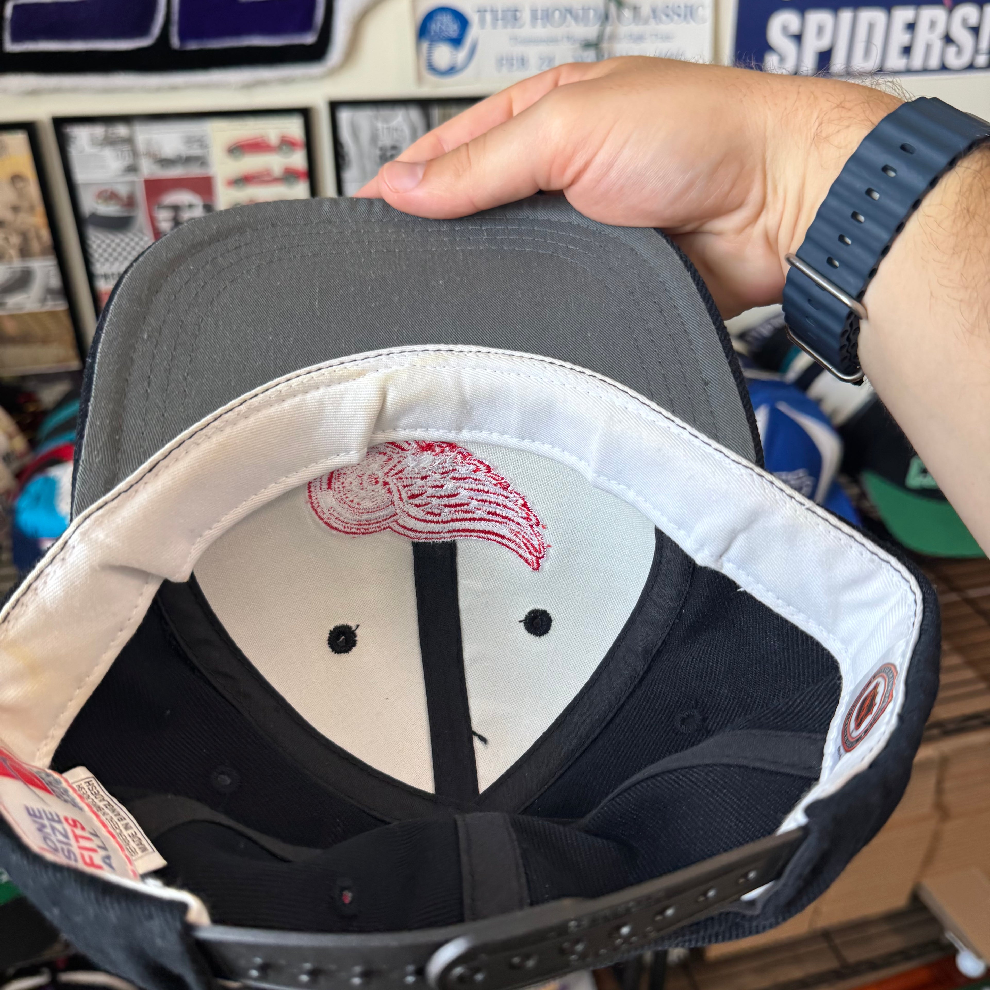 Detroit Redwings Sports Specialties Black Dome Plain Logo NHL Hockey Snapback *small fit*