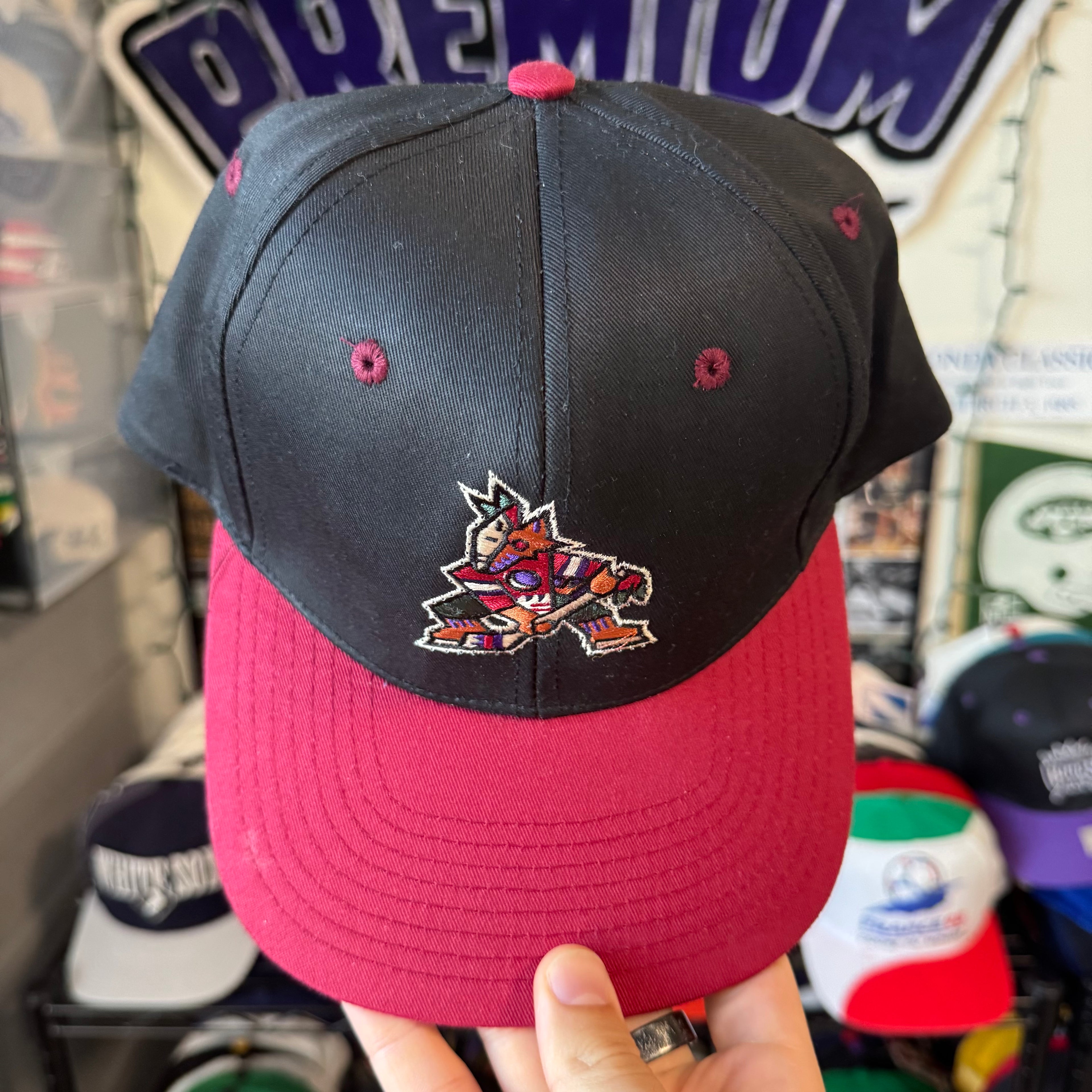 Arizona Coyotes Light-Up Plain Logo Logo 7 NHL Hockey Snapback