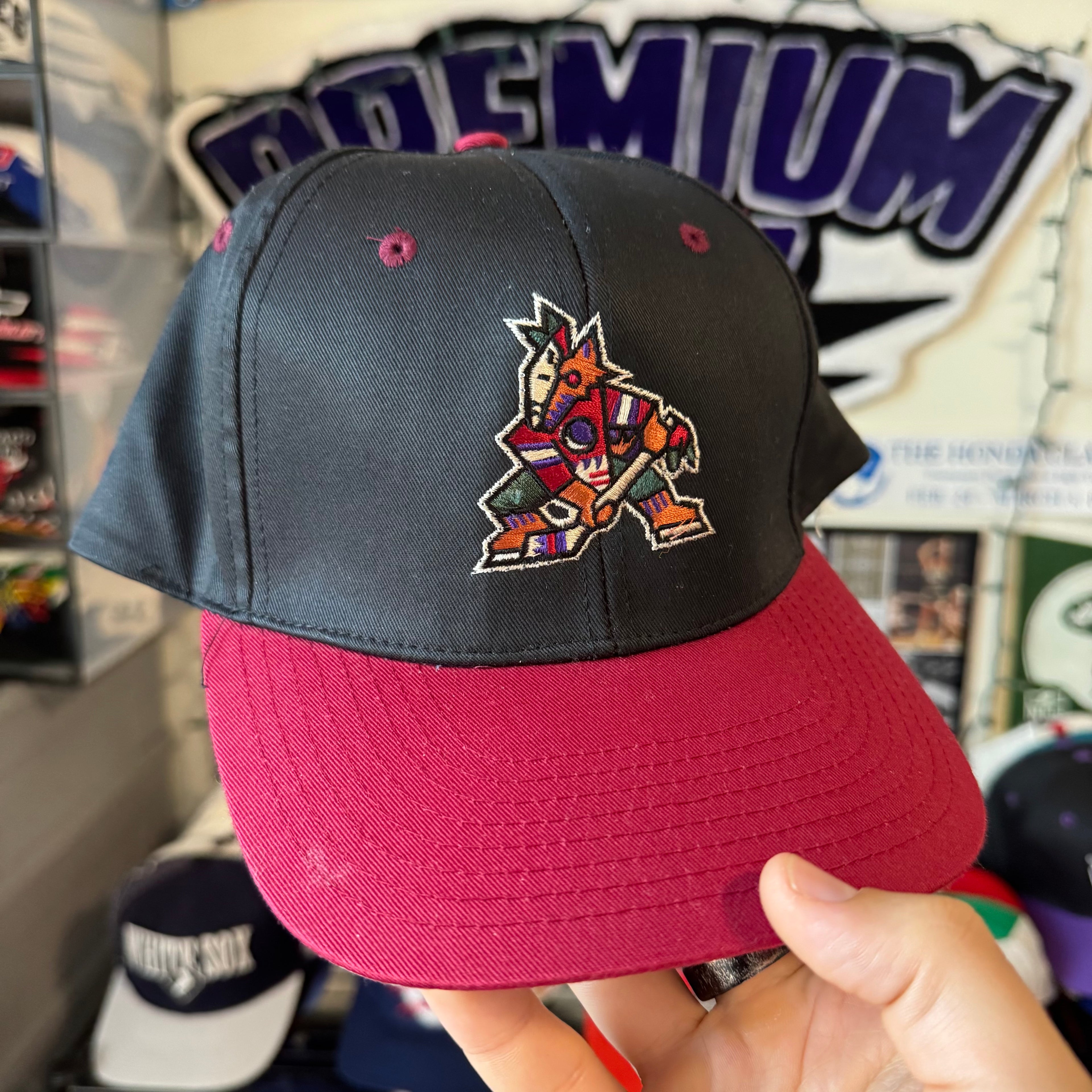 Arizona Coyotes Light-Up Plain Logo Logo 7 NHL Hockey Snapback