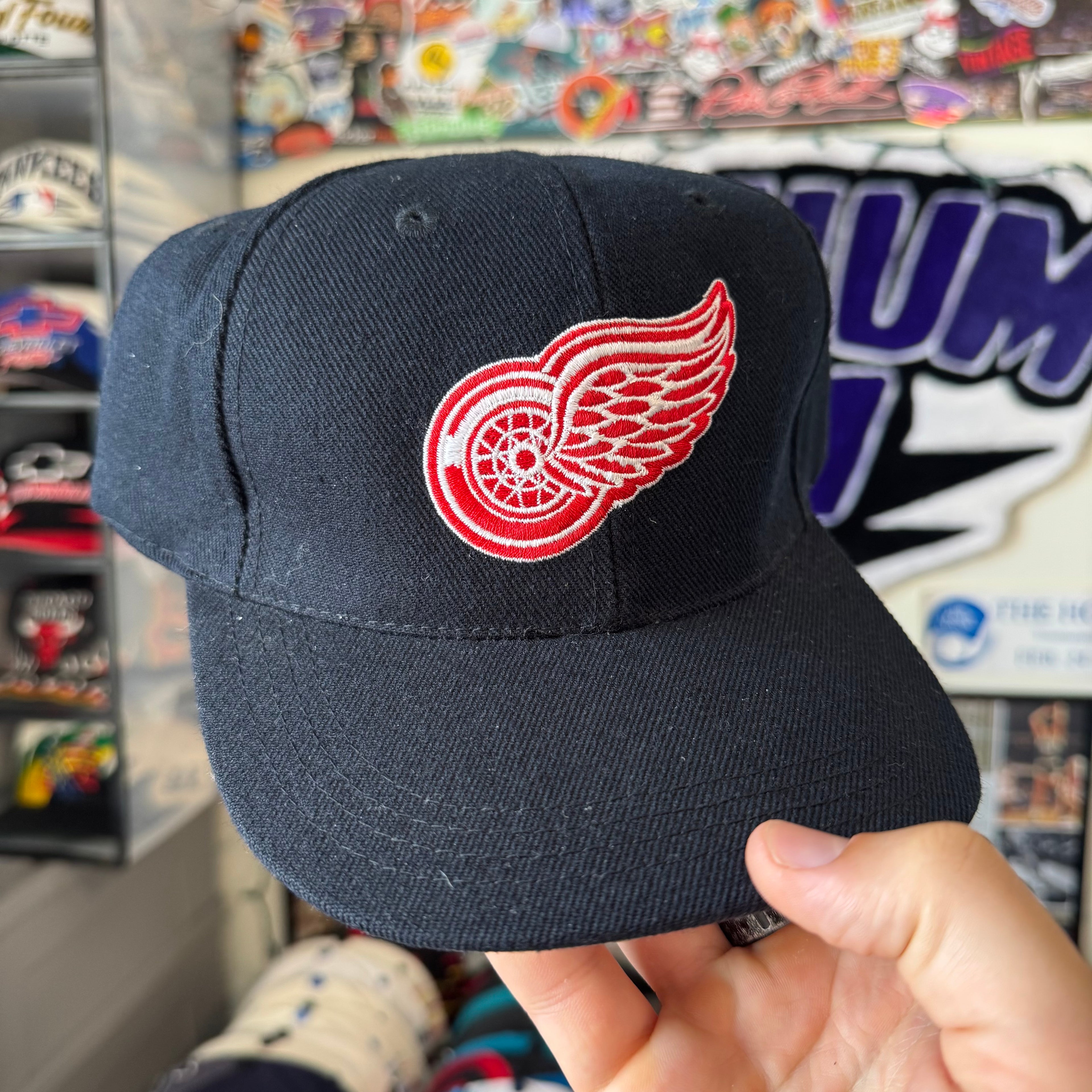 Detroit Redwings Sports Specialties Black Dome Plain Logo NHL Hockey Snapback *small fit*